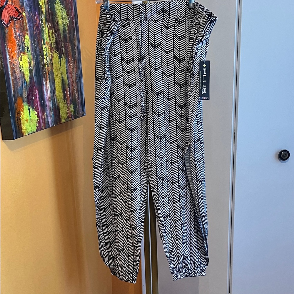 Chic Black and White Patterned Women's leisure Pants